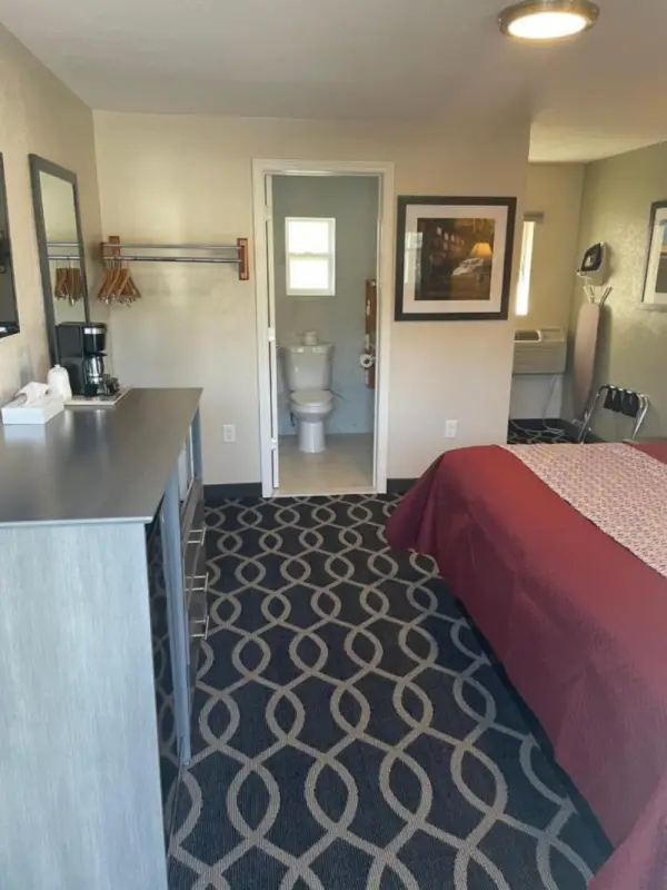 Embassy Inn Motel Ithaca 9
